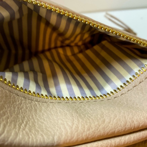 Miztique Crossbody Multiple Pocket Purse No Strap Included - Picture 4 of 10